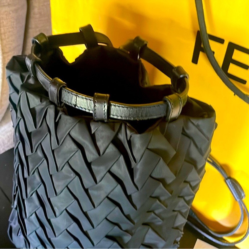 ❤️FENDI- black nylon canvas Intrecciato sling bag - Picture 2 of 7